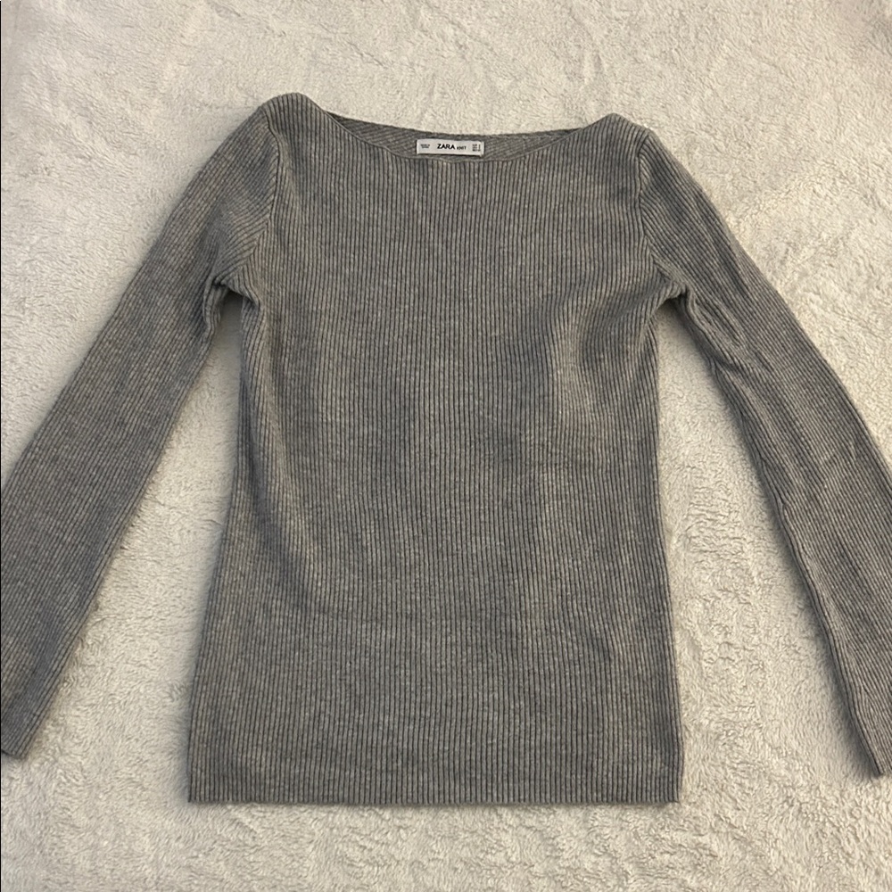 Zara Women's Gray Ribbed Crew Neck Sweater